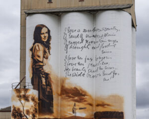 Painted silo pays homage to town celebrity