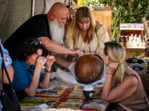 Two hundred year old globe delights appraisers