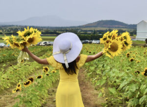 Thousands come to Kalbar festival of flowers