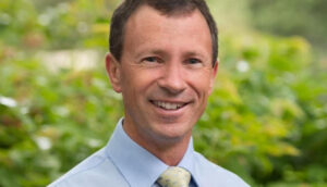 Michael Enright ahead in Division 4