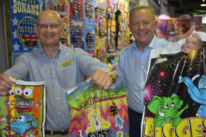 Albanese drops in to Ipswich Show to slam ‘showbag budget’