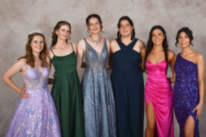 Six cousins’ graduate Year 12 together