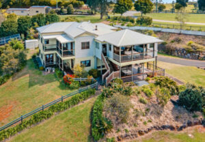 Spacious renovated Queenslander with magnificent views