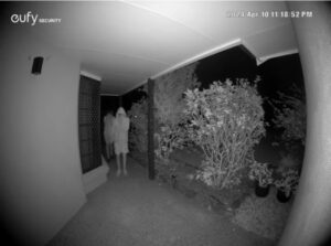 Caught on camera, crooks abort mission after spotting surveillance camera