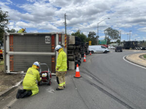 Semi-trailer loaded with chickens rolls on Boonah roundabout