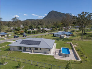 Large home and backyard in quiet cul-de-sac